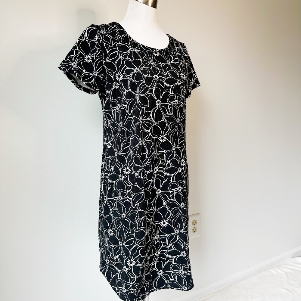 T by Talbot’s Women’s UPF 50 Black White Floral Cross Back Cozy Shift Dress, Med - Picture 3 of 16